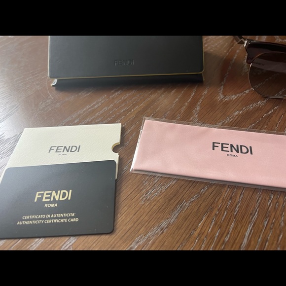 New and authentic FENDI cat eye sunglasses! 😎 - Picture 3 of 12